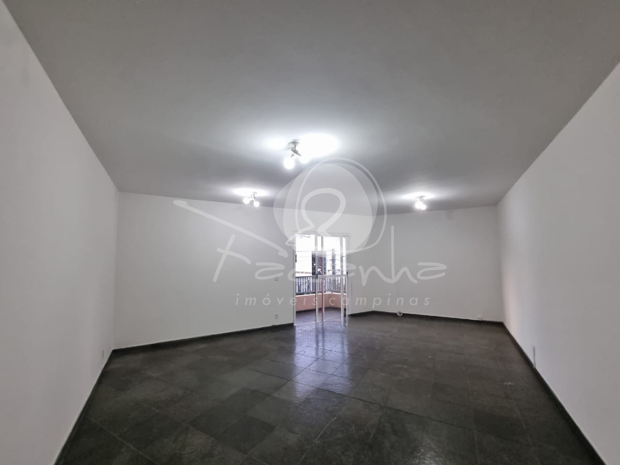 Apartamento à venda com 3 quartos, 145m² - Foto 2