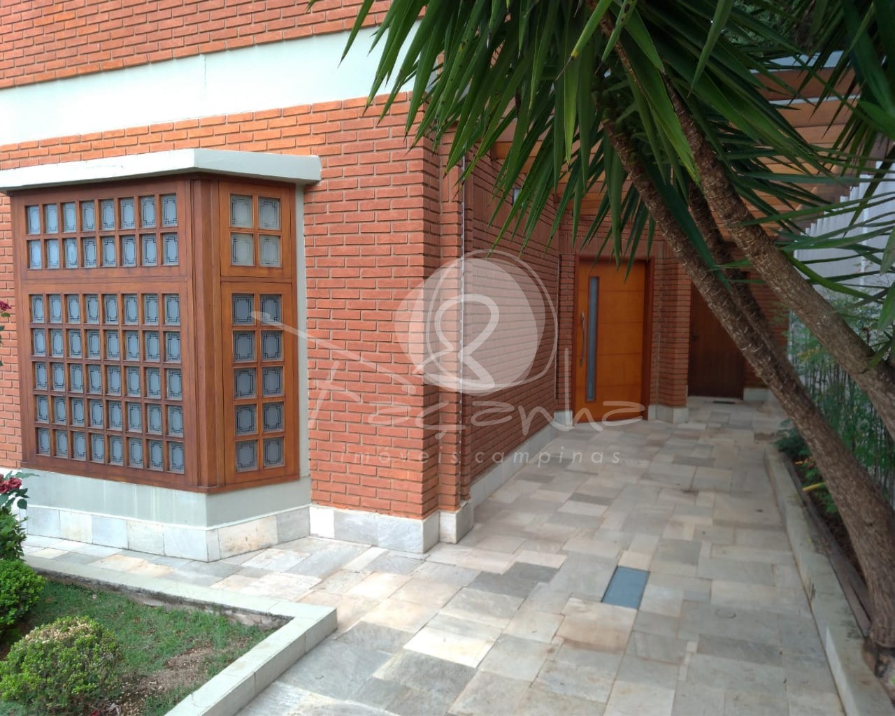 Casa de Condomínio à venda com 4 quartos, 300m² - Foto 1