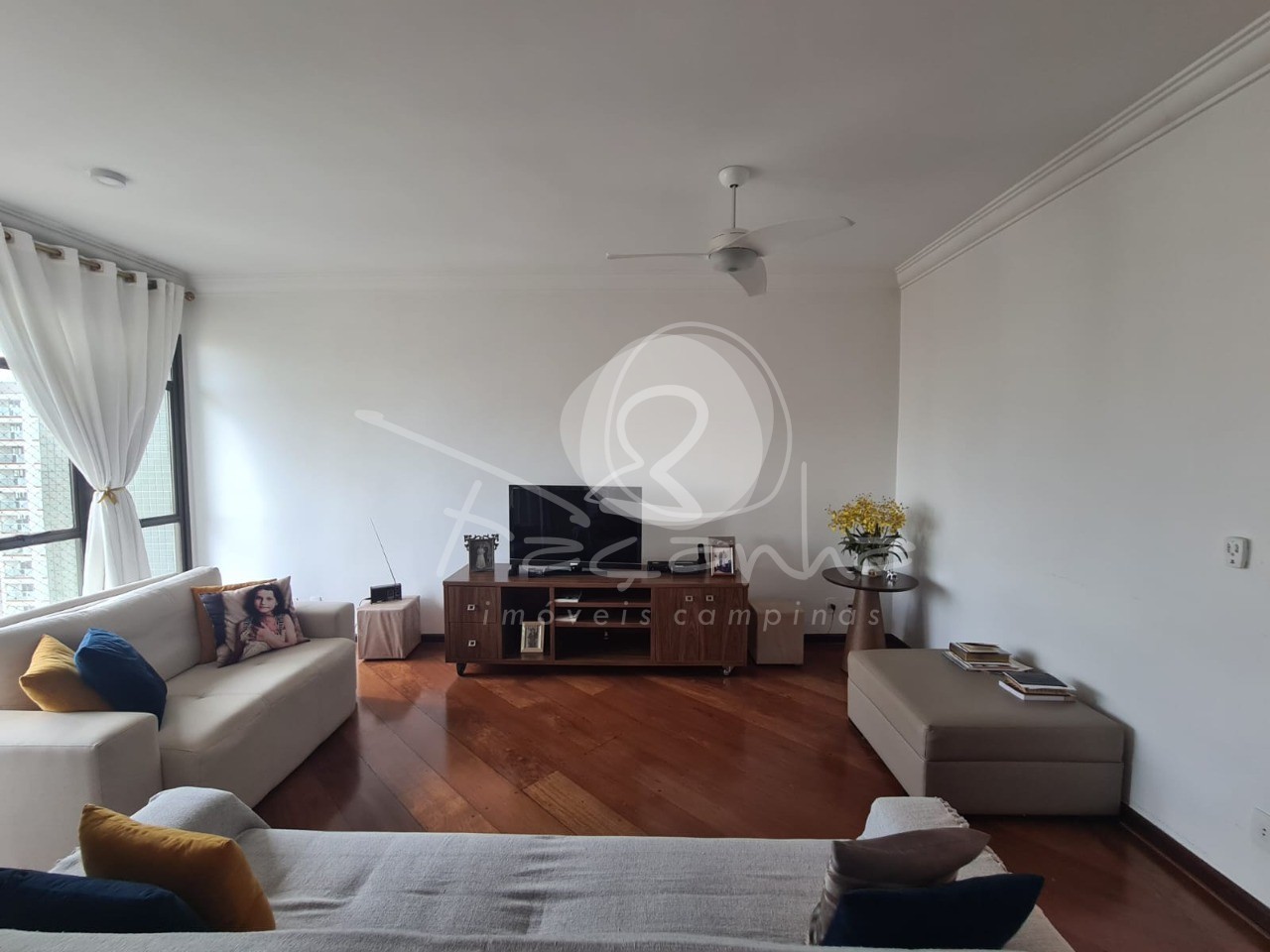 Apartamento à venda com 3 quartos, 220m² - Foto 1