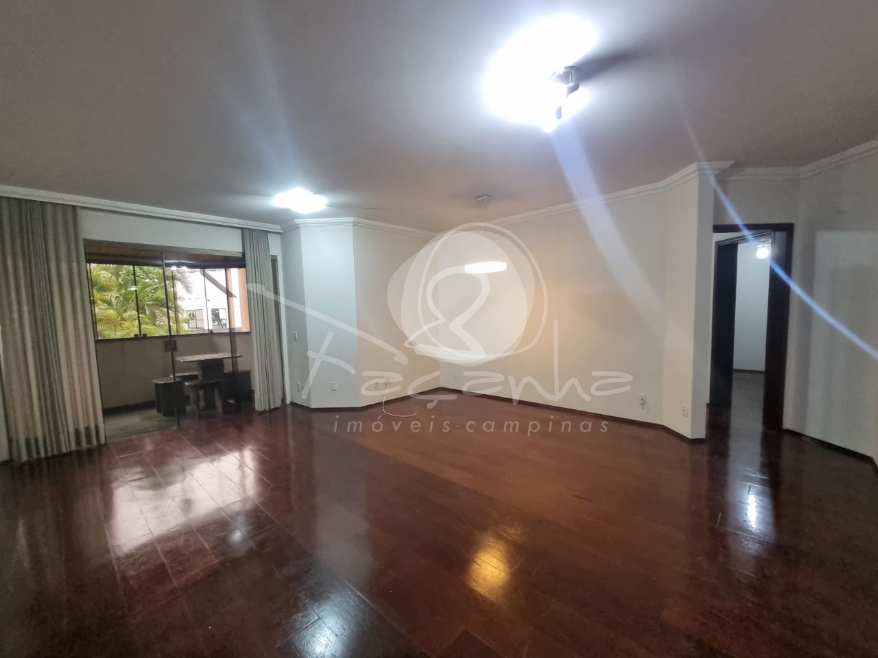 Apartamento à venda com 3 quartos, 130m² - Foto 1