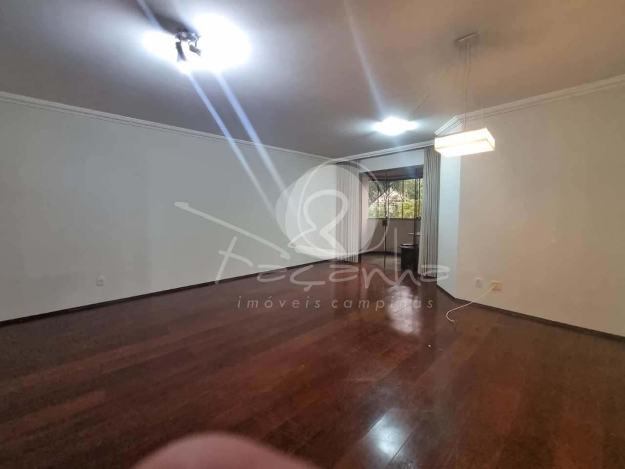 Apartamento à venda com 3 quartos, 130m² - Foto 2