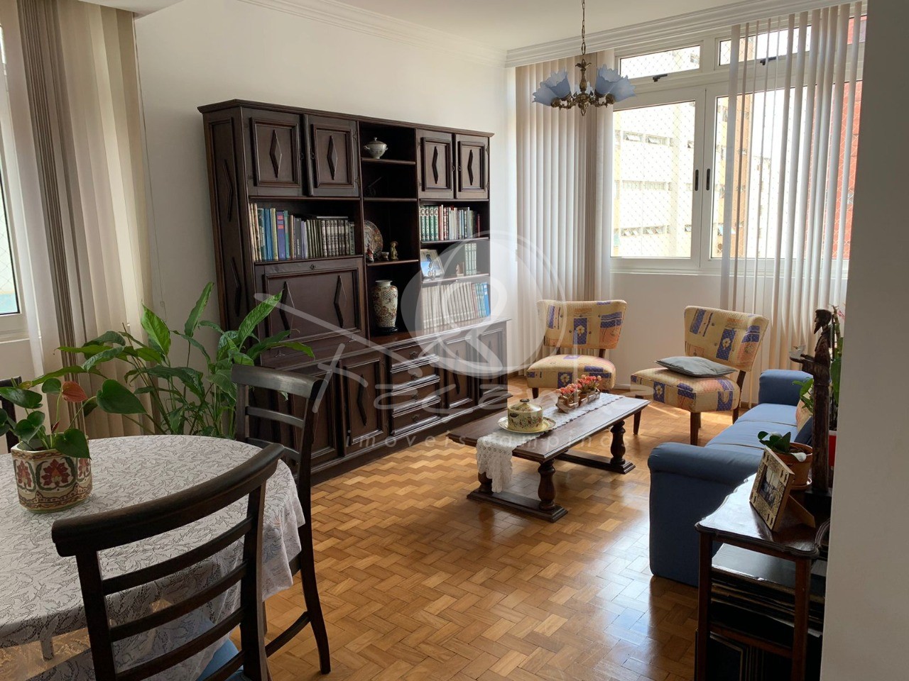 Apartamento à venda com 3 quartos, 135m² - Foto 1