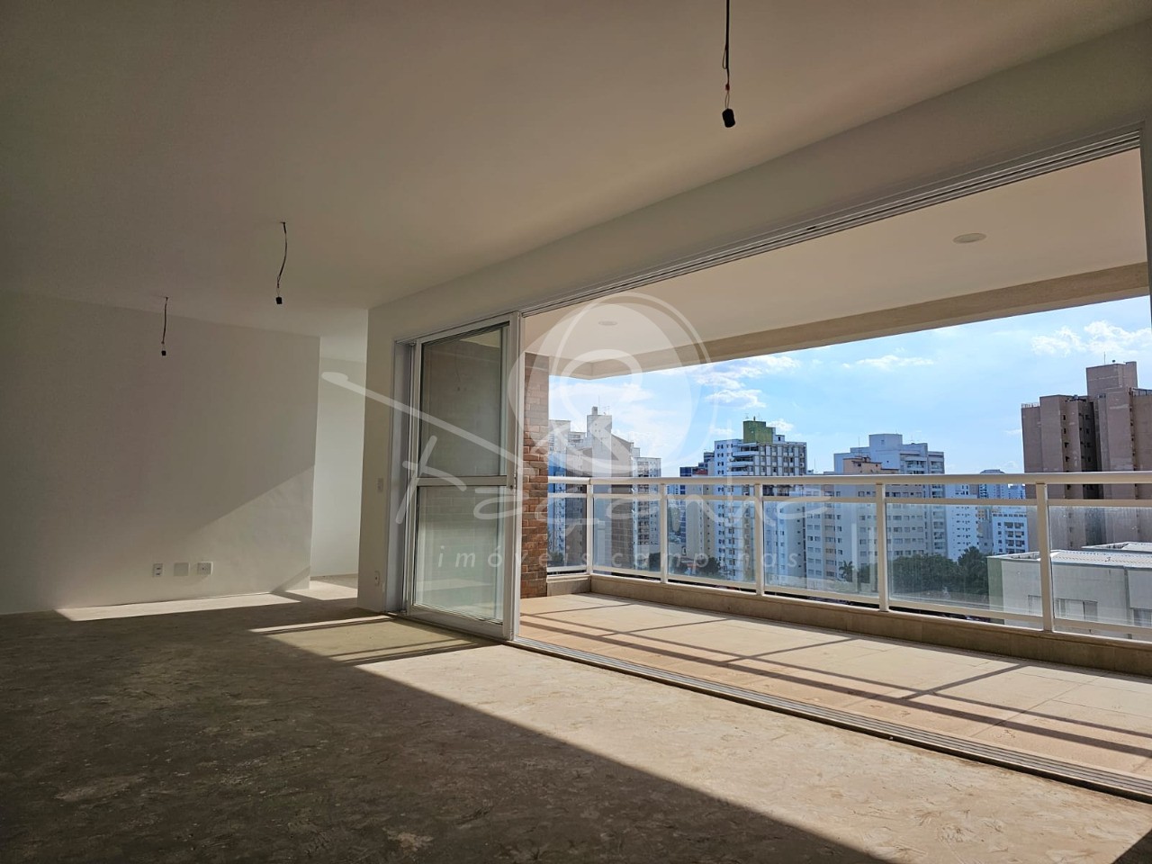 Apartamento à venda com 3 quartos, 177m² - Foto 1