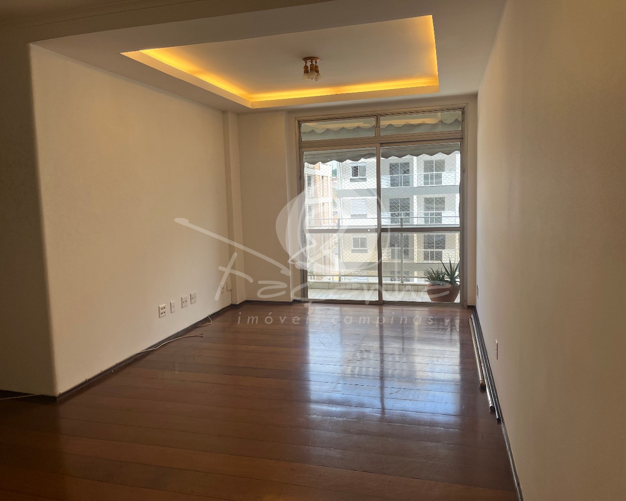 Apartamento à venda com 3 quartos, 150m² - Foto 2