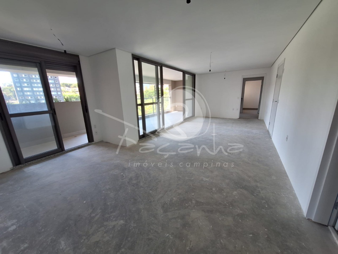 Apartamento à venda com 3 quartos, 157m² - Foto 2