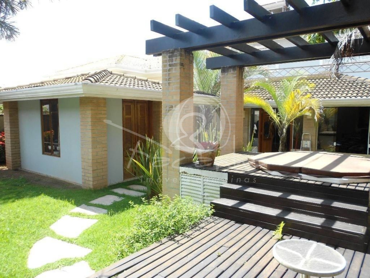 Casa de Condomínio à venda com 4 quartos, 319m² - Foto 3