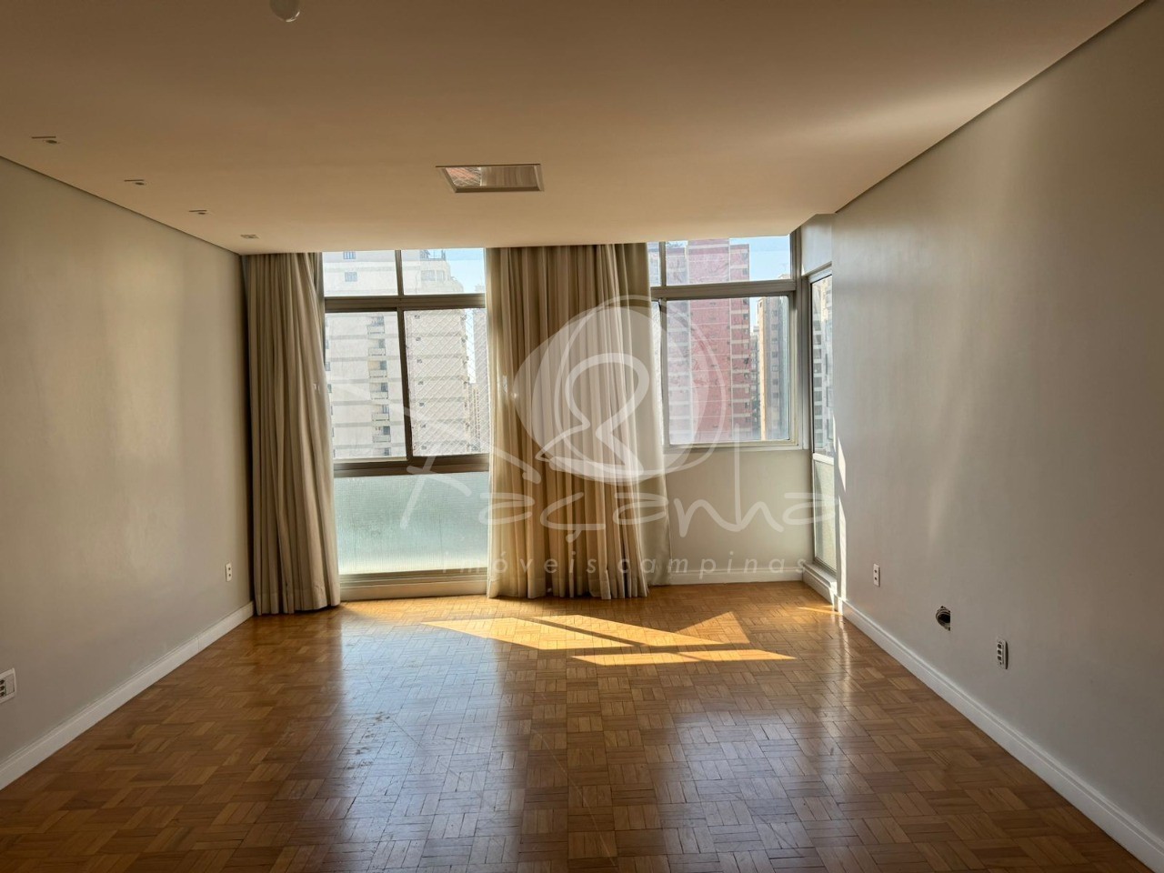 Apartamento à venda com 3 quartos, 140m² - Foto 2