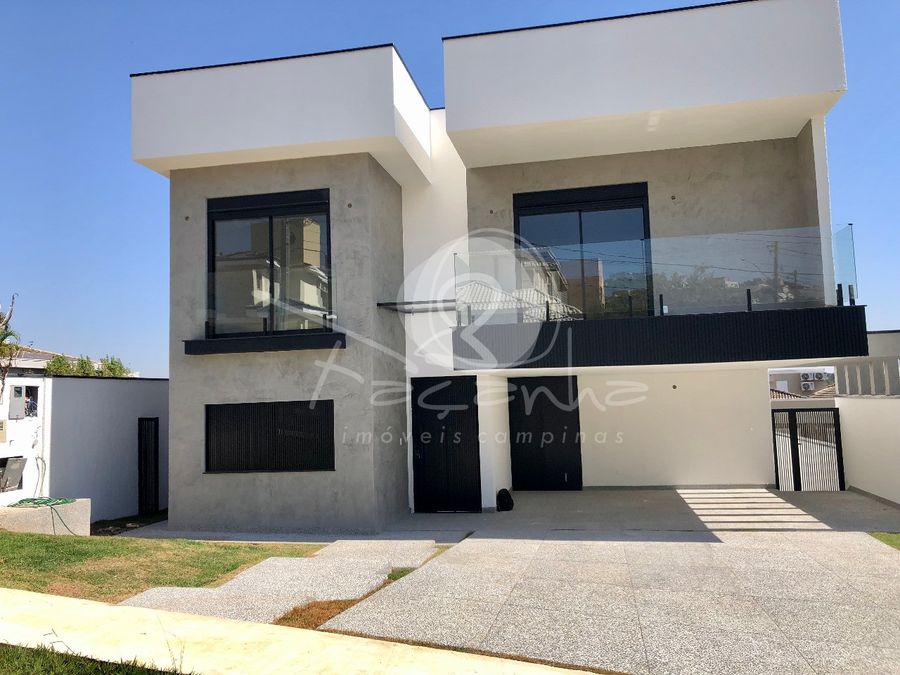 Casa de Condomínio à venda com 5 quartos, 332m² - Foto 1