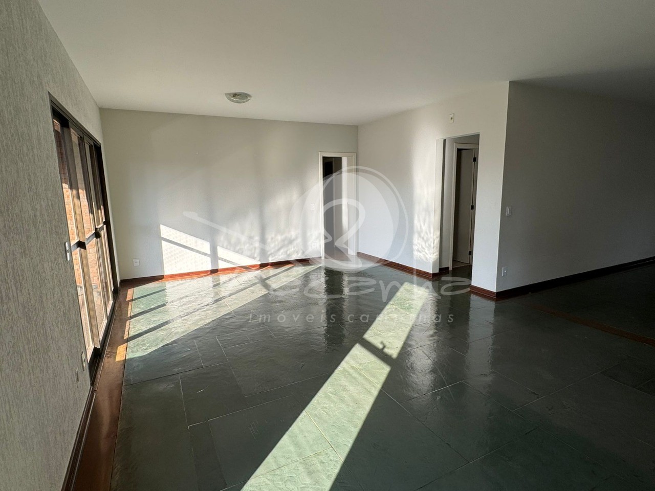 Apartamento à venda com 4 quartos, 273m² - Foto 2