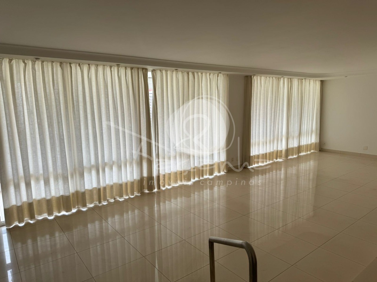 Apartamento à venda e aluguel com 3 quartos, 220m² - Foto 1