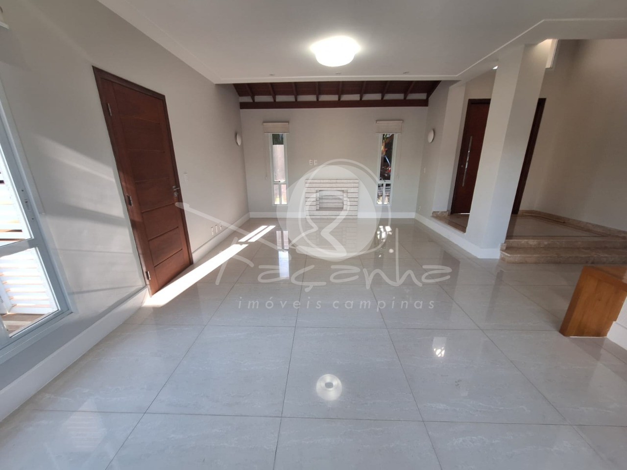 Casa de Condomínio à venda com 3 quartos, 250m² - Foto 4