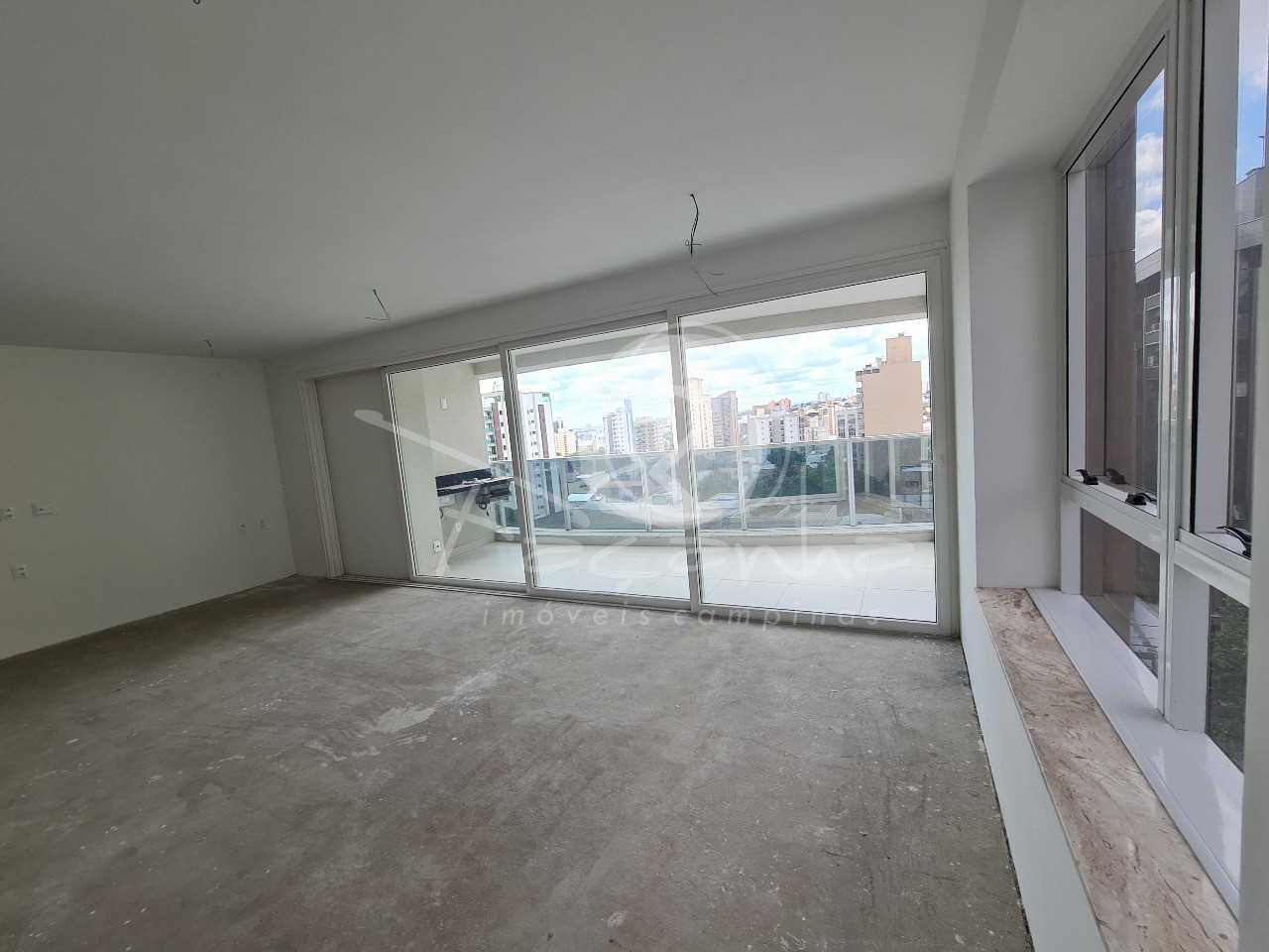 Apartamento à venda com 3 quartos, 145m² - Foto 2