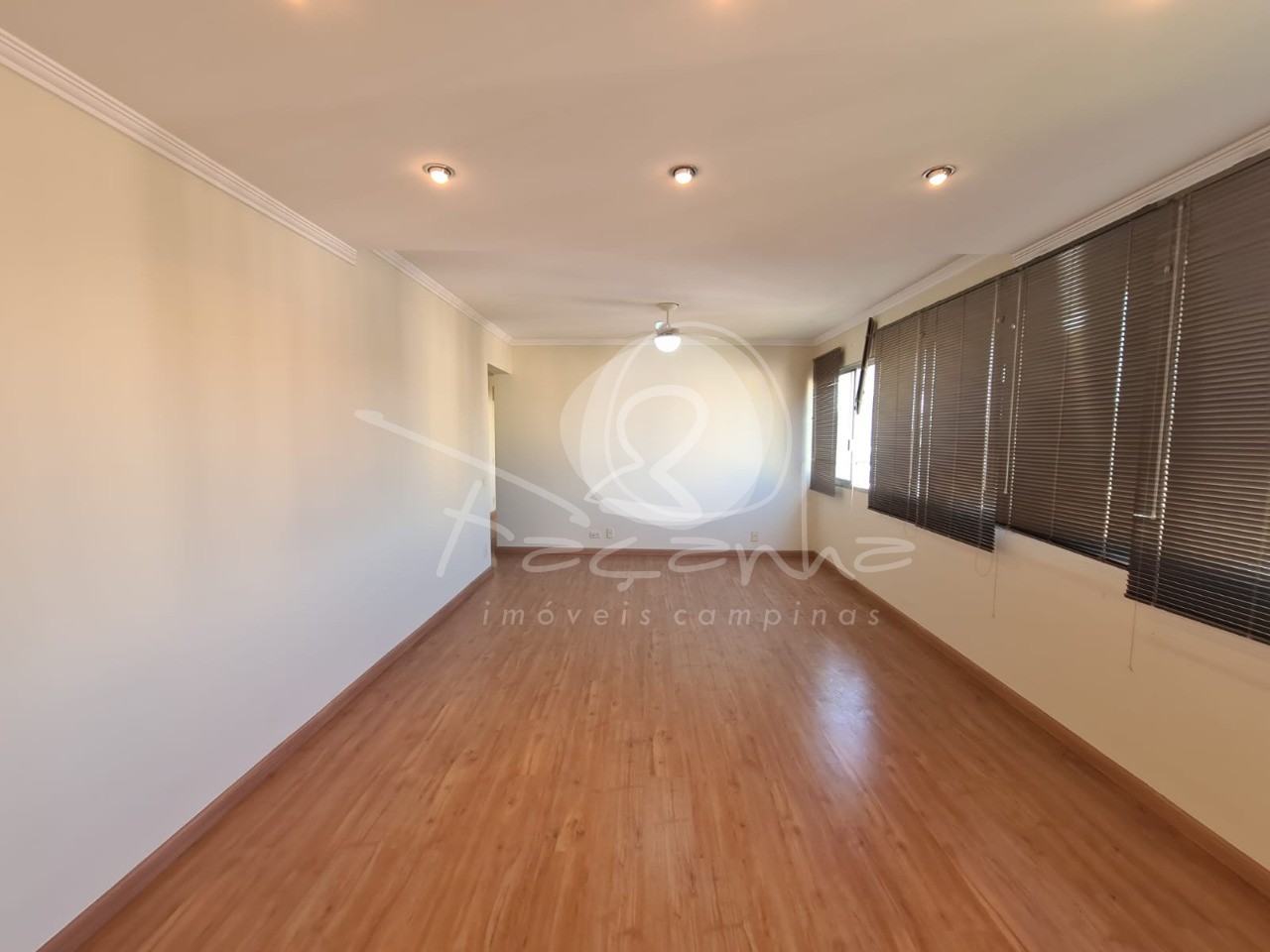 Apartamento à venda com 3 quartos, 111m² - Foto 2