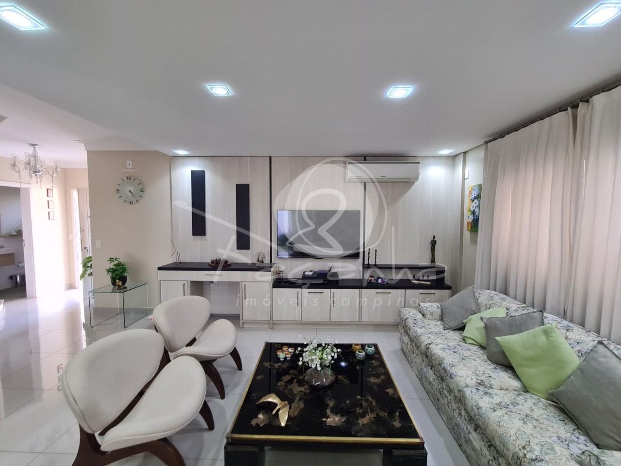 Casa de Condomínio à venda com 4 quartos, 216m² - Foto 2