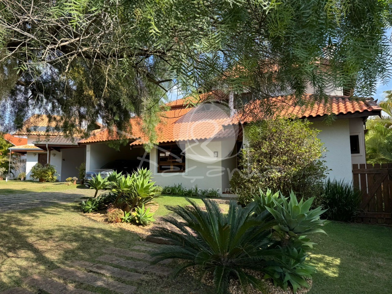 Casa de Condomínio à venda com 4 quartos, 346m² - Foto 1