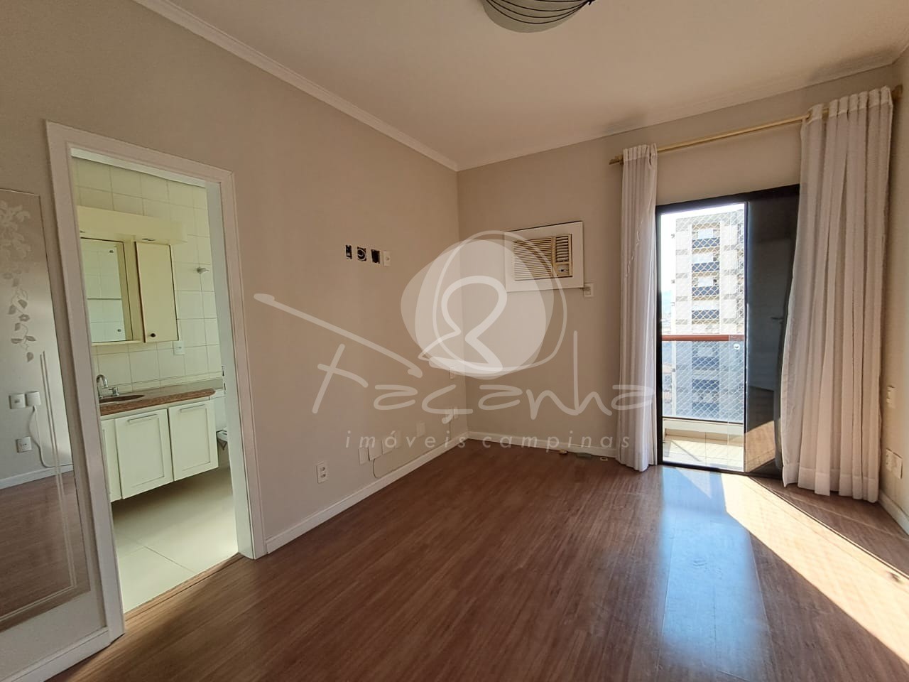 Apartamento para alugar com 4 quartos, 200m² - Foto 2