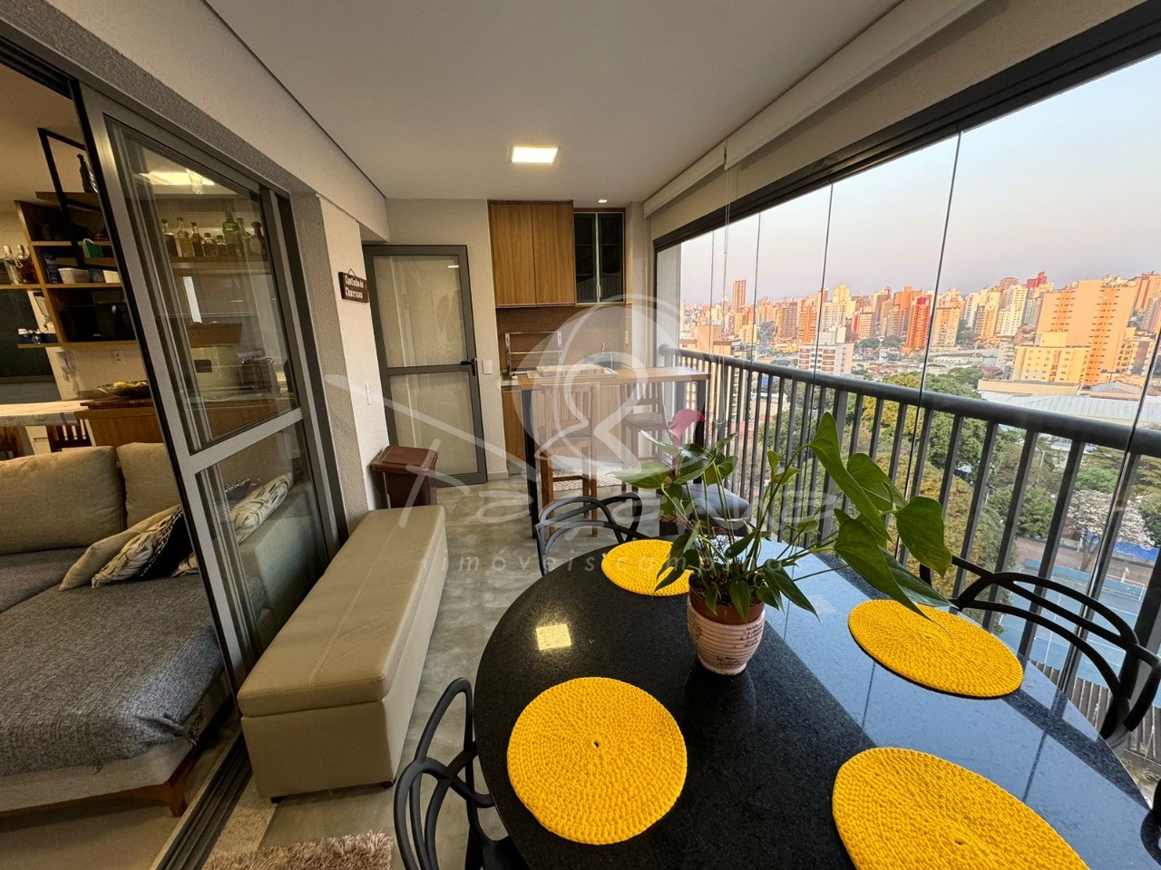 Apartamento à venda com 3 quartos, 108m² - Foto 2