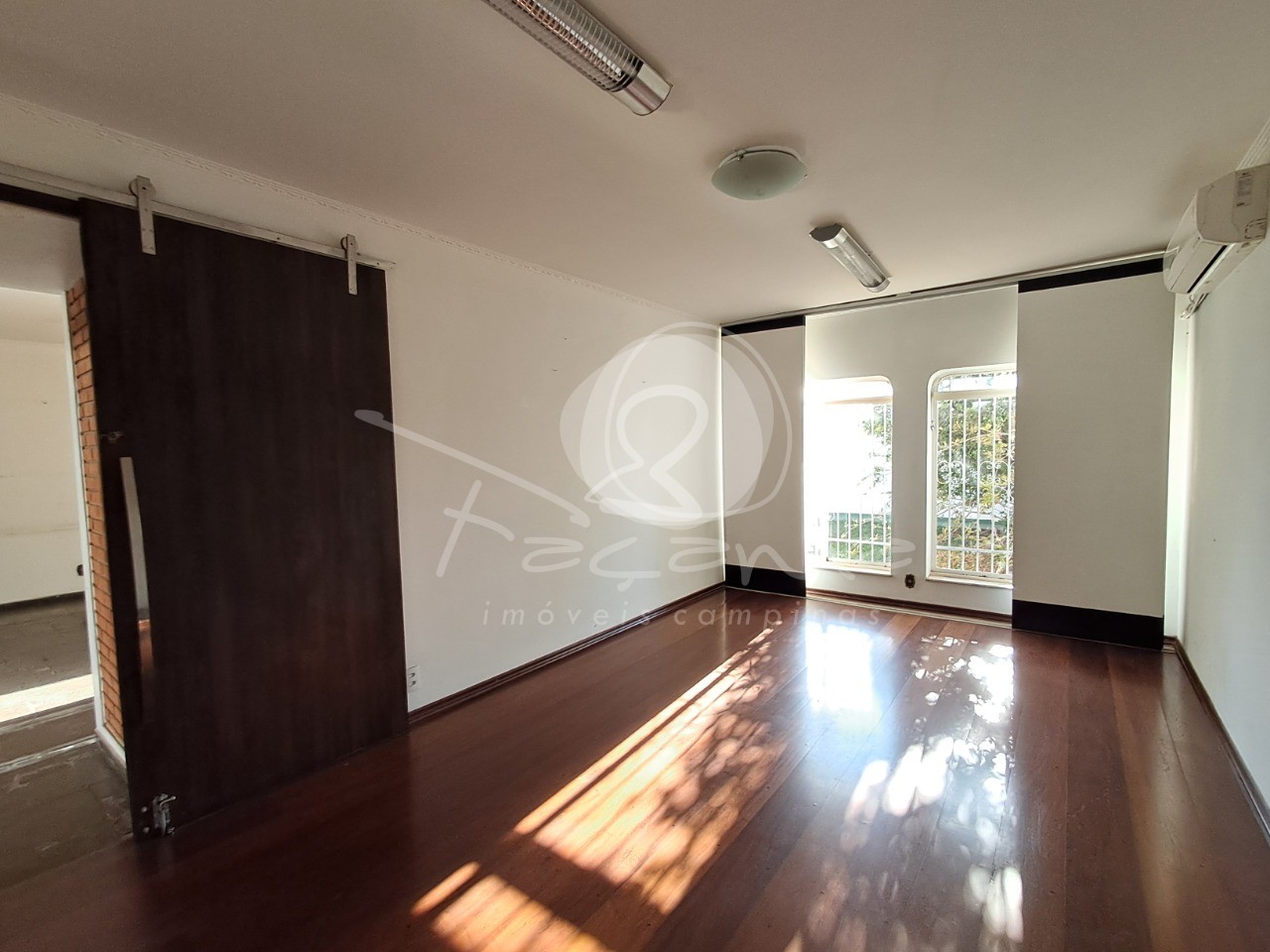 Casa à venda com 3 quartos, 450m² - Foto 3