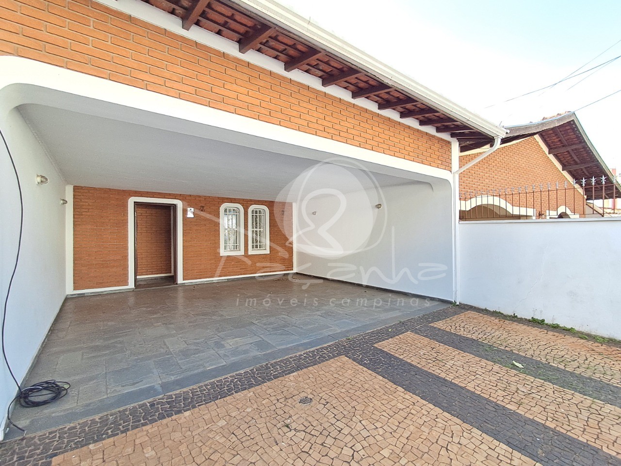 Casa à venda com 3 quartos, 450m² - Foto 1