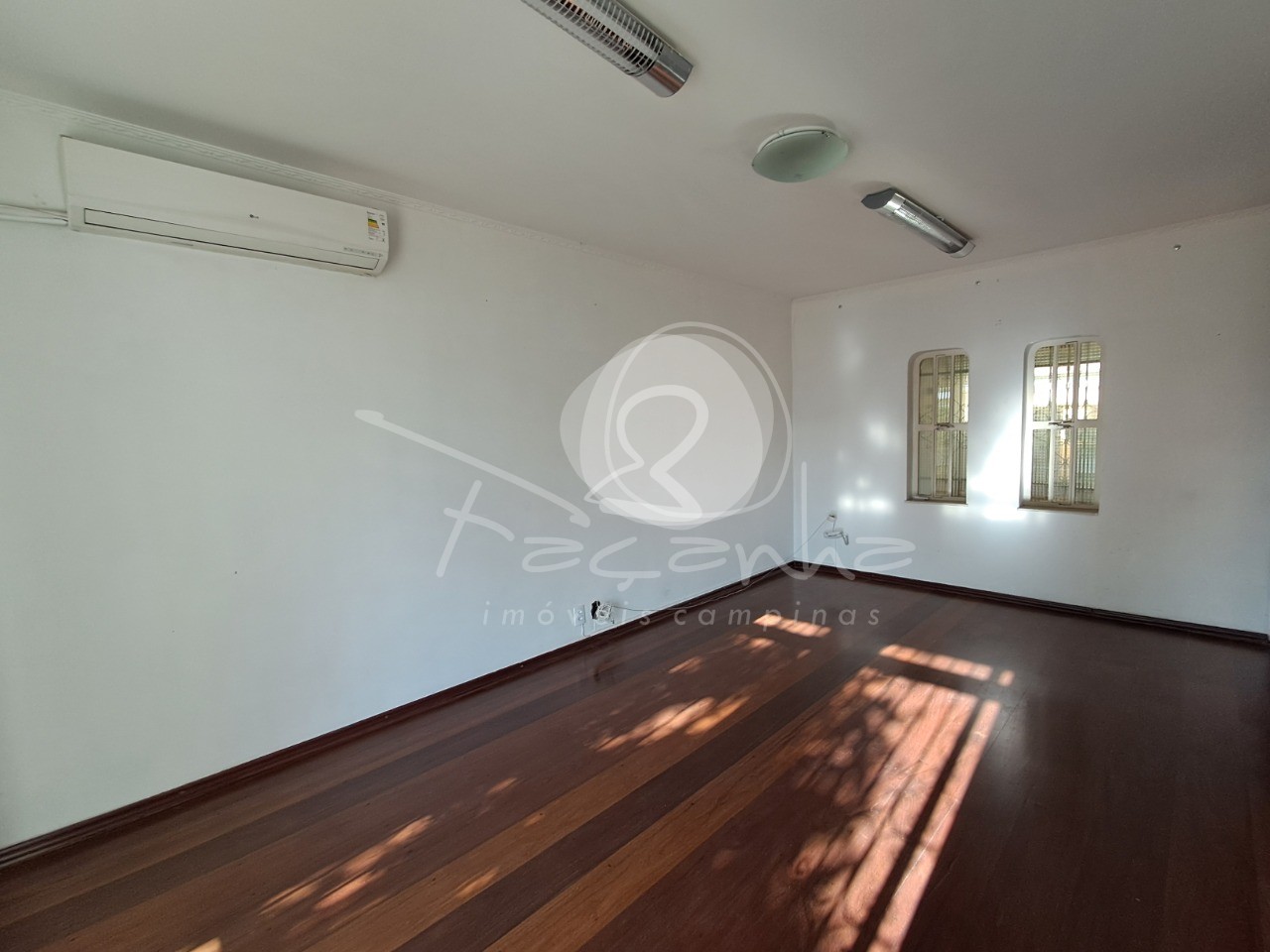 Casa à venda com 3 quartos, 450m² - Foto 4