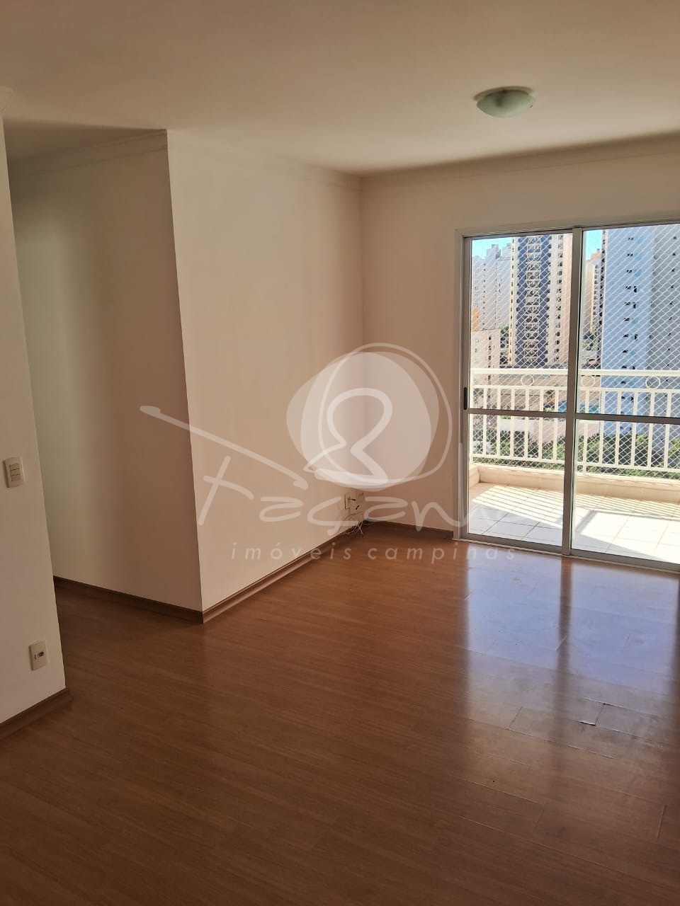 Apartamento à venda com 3 quartos, 76m² - Foto 1