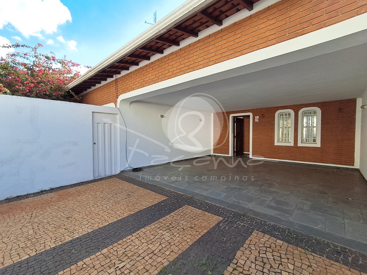 Casa à venda com 3 quartos, 450m² - Foto 2