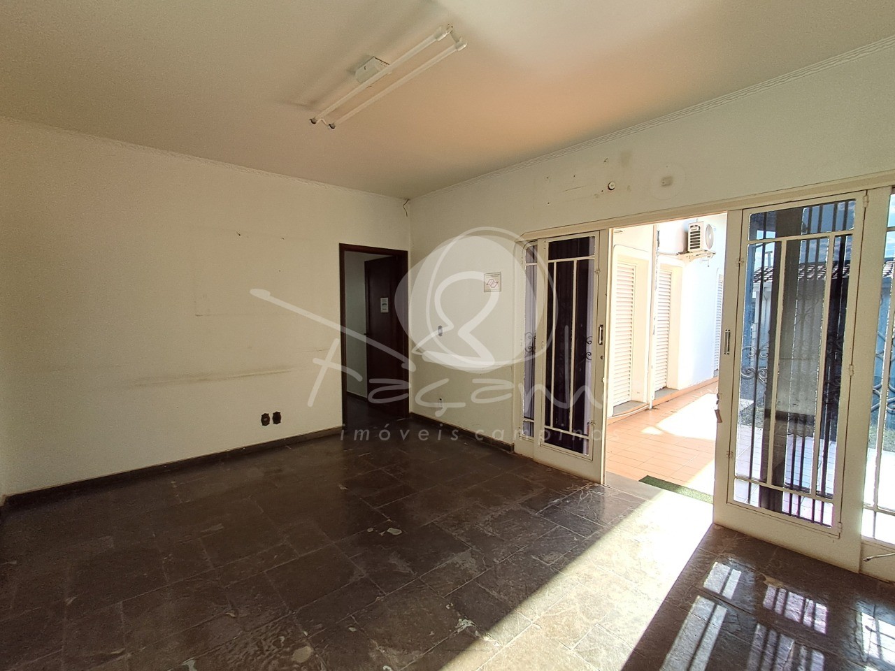 Casa à venda com 3 quartos, 450m² - Foto 6