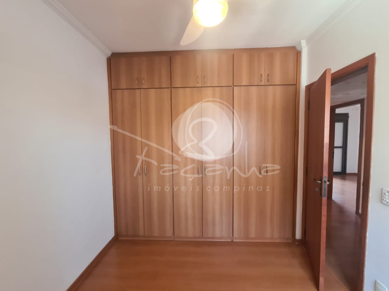 Apartamento à venda com 3 quartos, 117m² - Foto 2