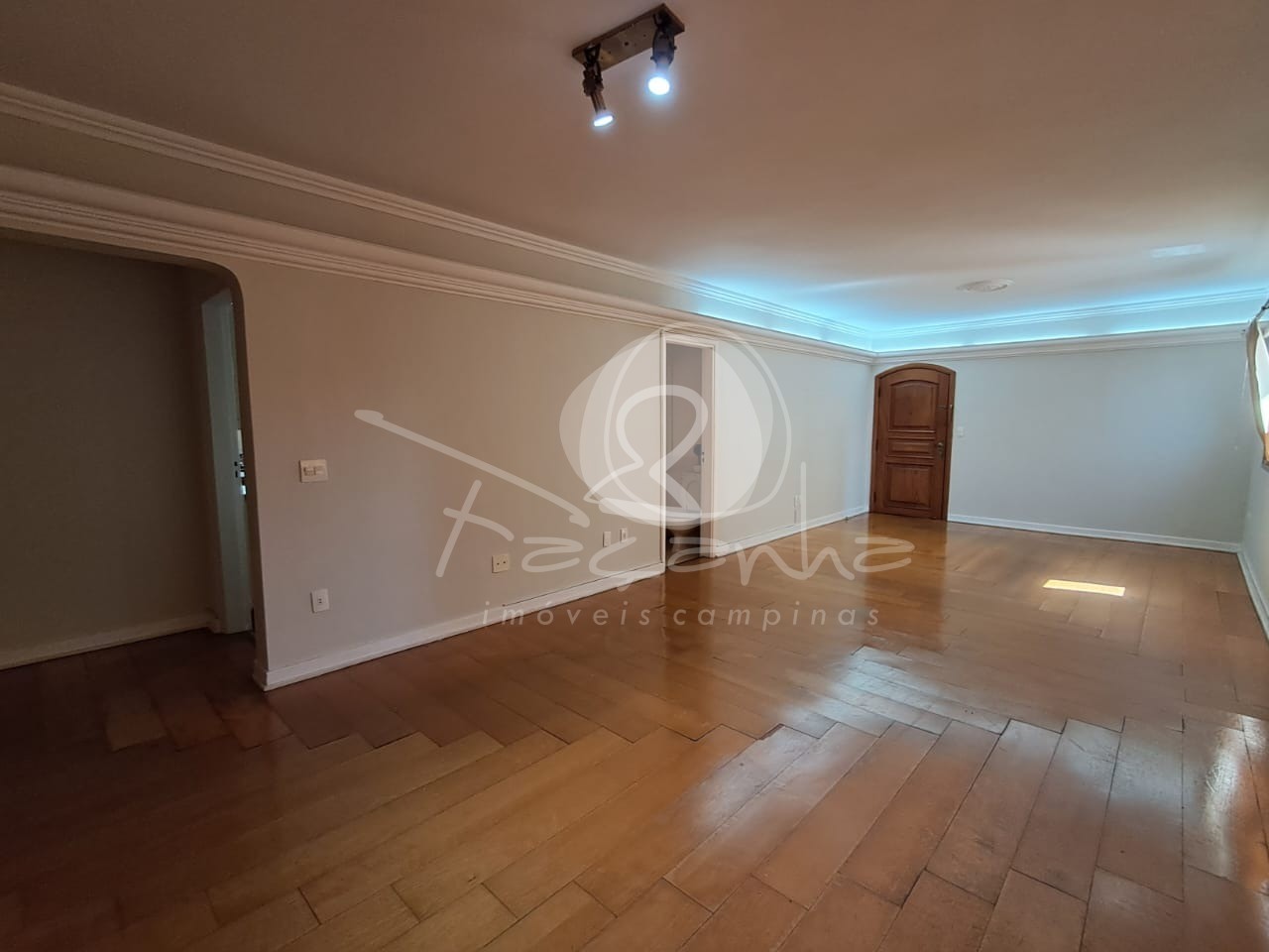 Apartamento à venda com 3 quartos, 153m² - Foto 2