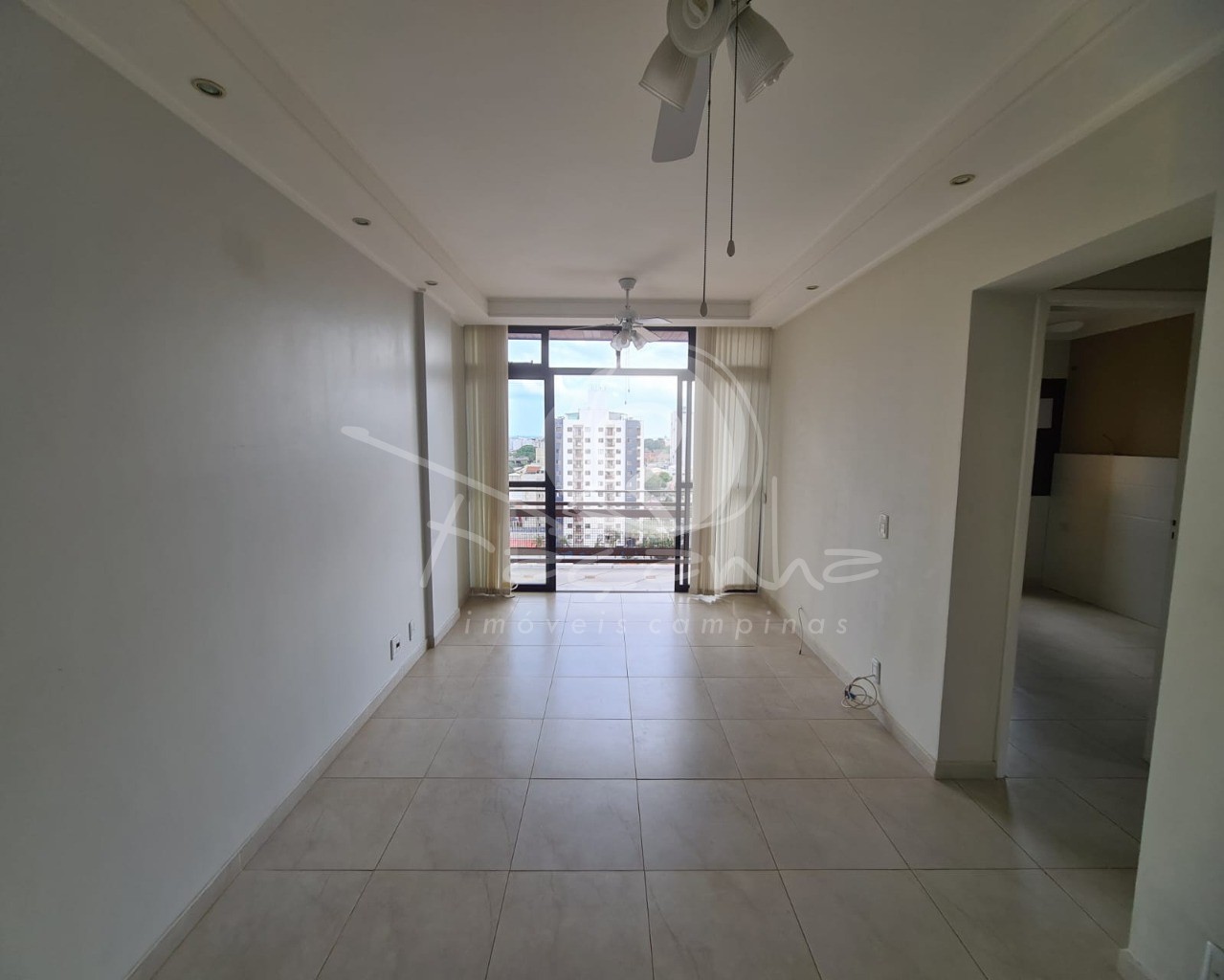 Apartamento à venda com 2 quartos, 75m² - Foto 1