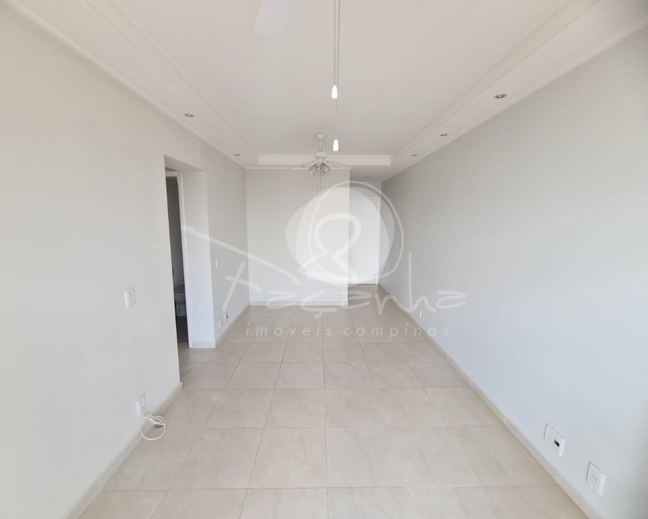 Apartamento à venda com 2 quartos, 75m² - Foto 2