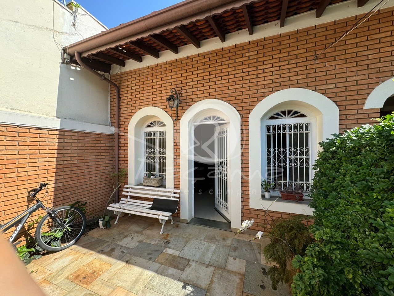 Casa à venda com 4 quartos, 216m² - Foto 2