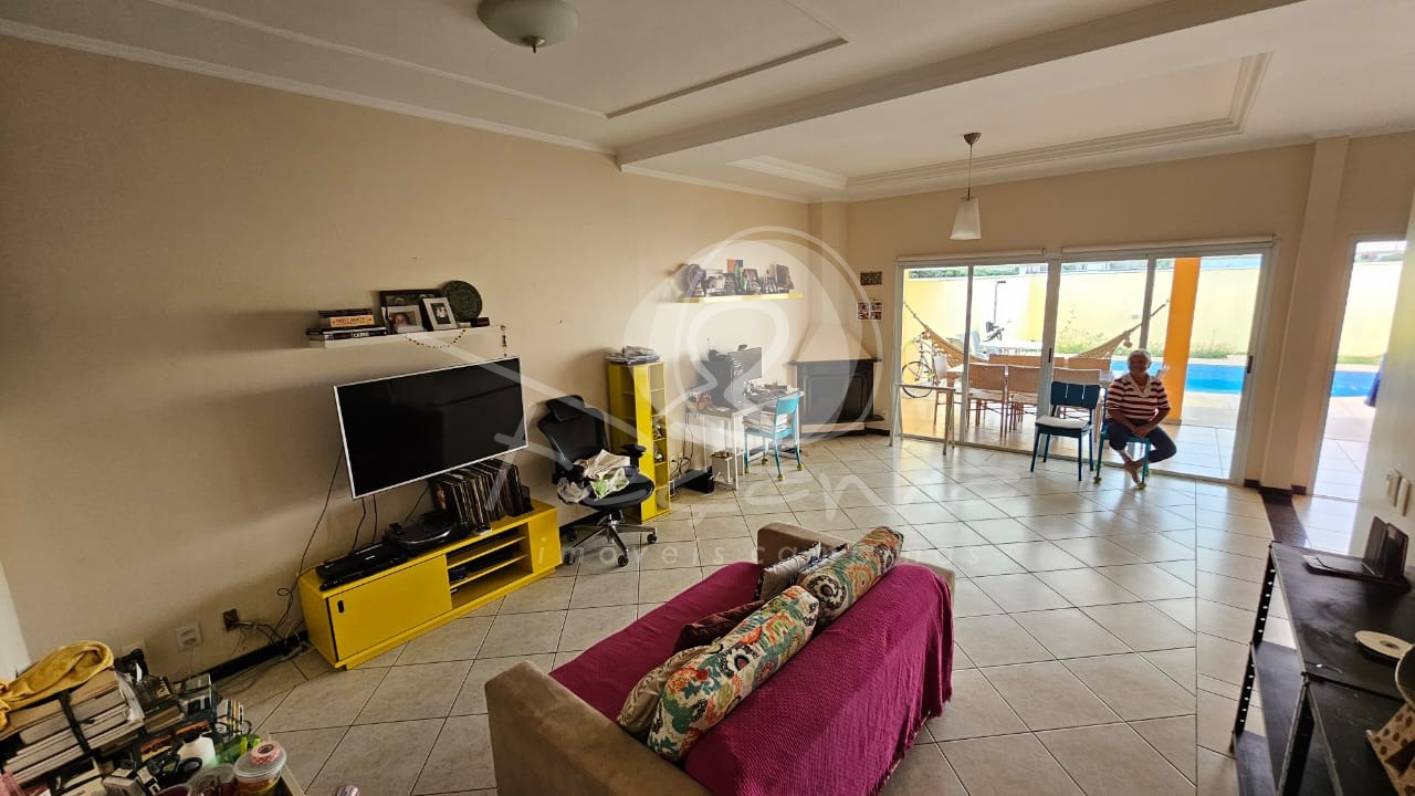 Casa de Condomínio à venda e aluguel com 3 quartos, 270m² - Foto 1