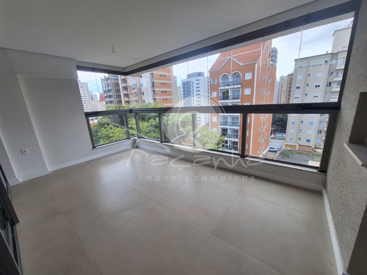 Apartamento à venda com 3 quartos, 111m² - Foto 2