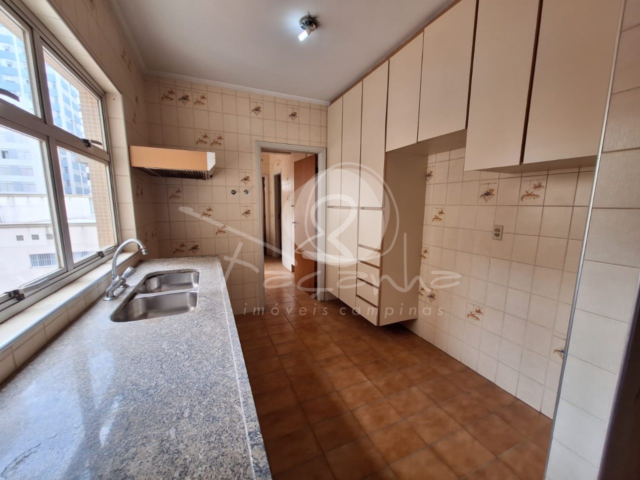 Apartamento à venda com 3 quartos, 157m² - Foto 2