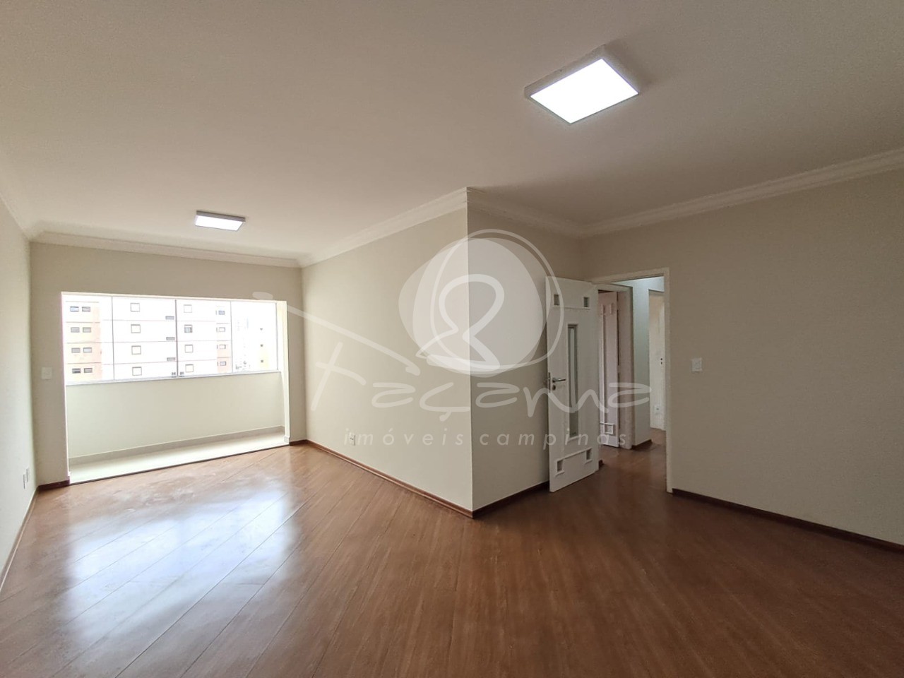 Apartamento à venda com 3 quartos, 105m² - Foto 1