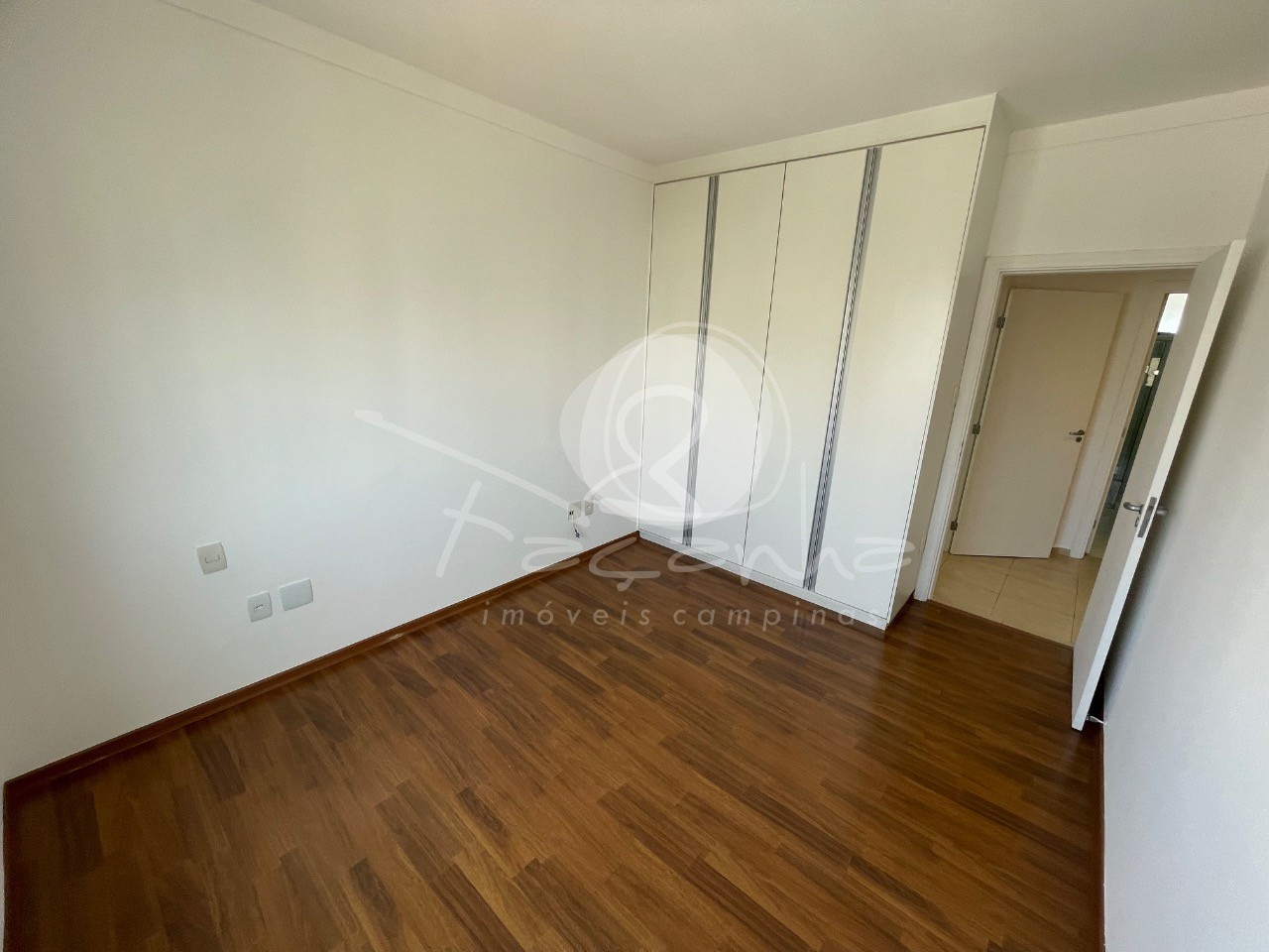 Apartamento para alugar com 3 quartos, 101m² - Foto 2