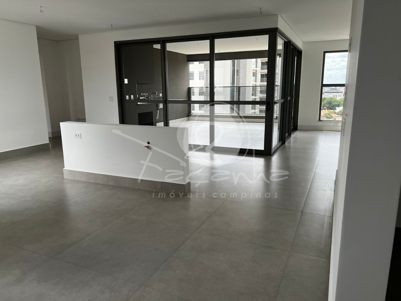 Apartamento à venda com 3 quartos, 220m² - Foto 2