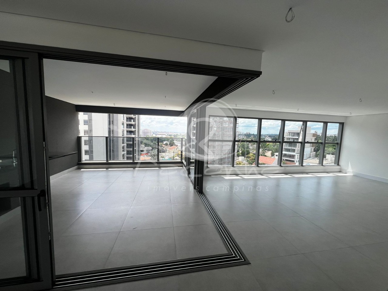 Apartamento à venda com 3 quartos, 220m² - Foto 1