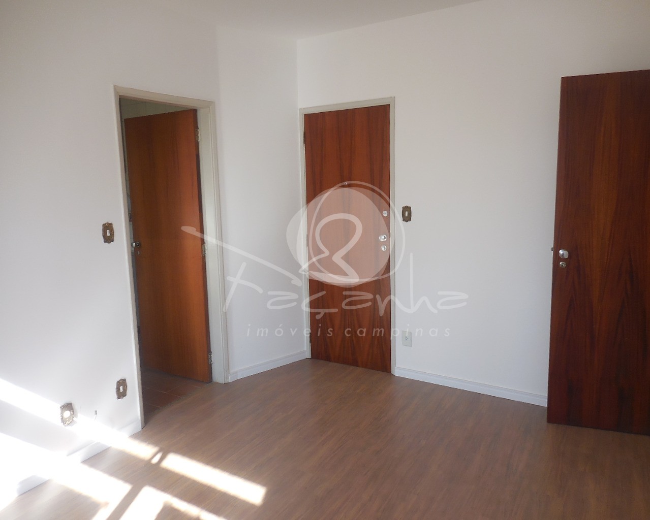 Apartamento à venda com 2 quartos, 70m² - Foto 2