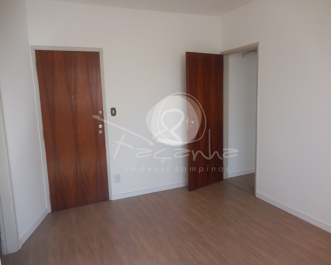 Apartamento à venda com 2 quartos, 70m² - Foto 3