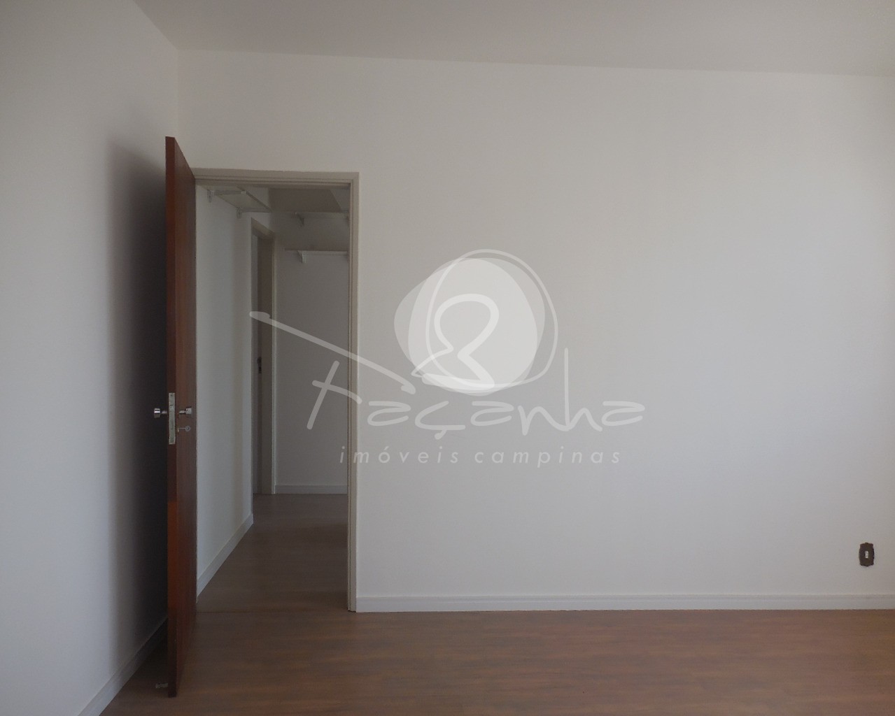 Apartamento à venda com 2 quartos, 70m² - Foto 4