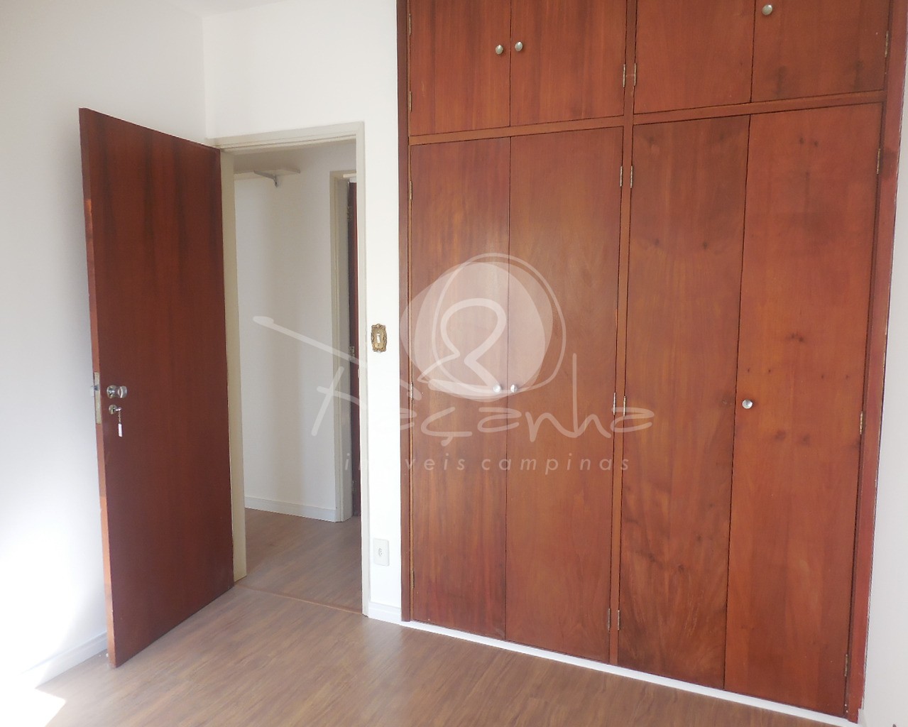 Apartamento à venda com 2 quartos, 70m² - Foto 9