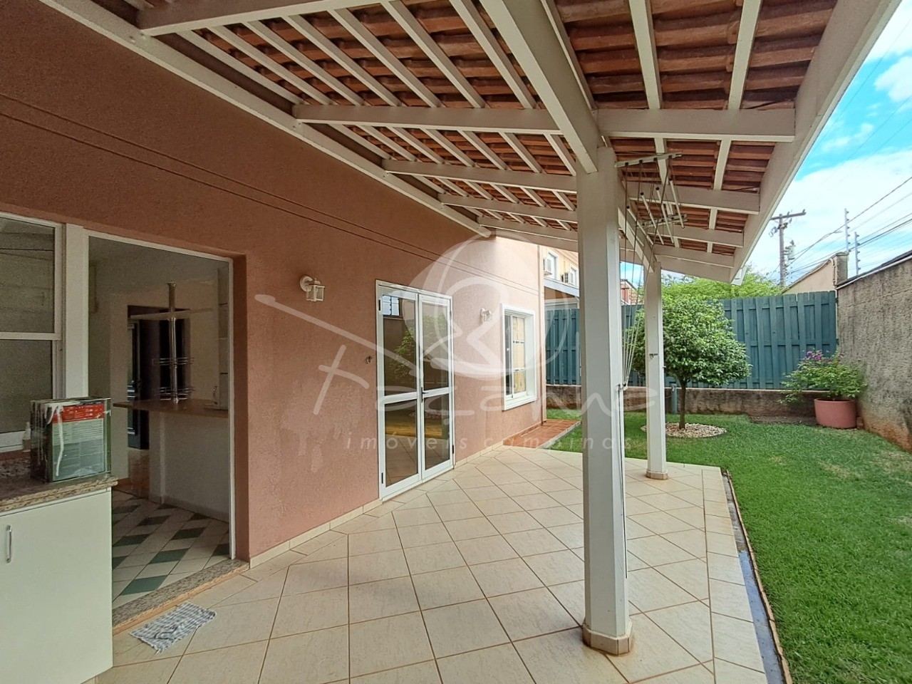 Casa de Condomínio à venda e aluguel com 3 quartos, 250m² - Foto 20