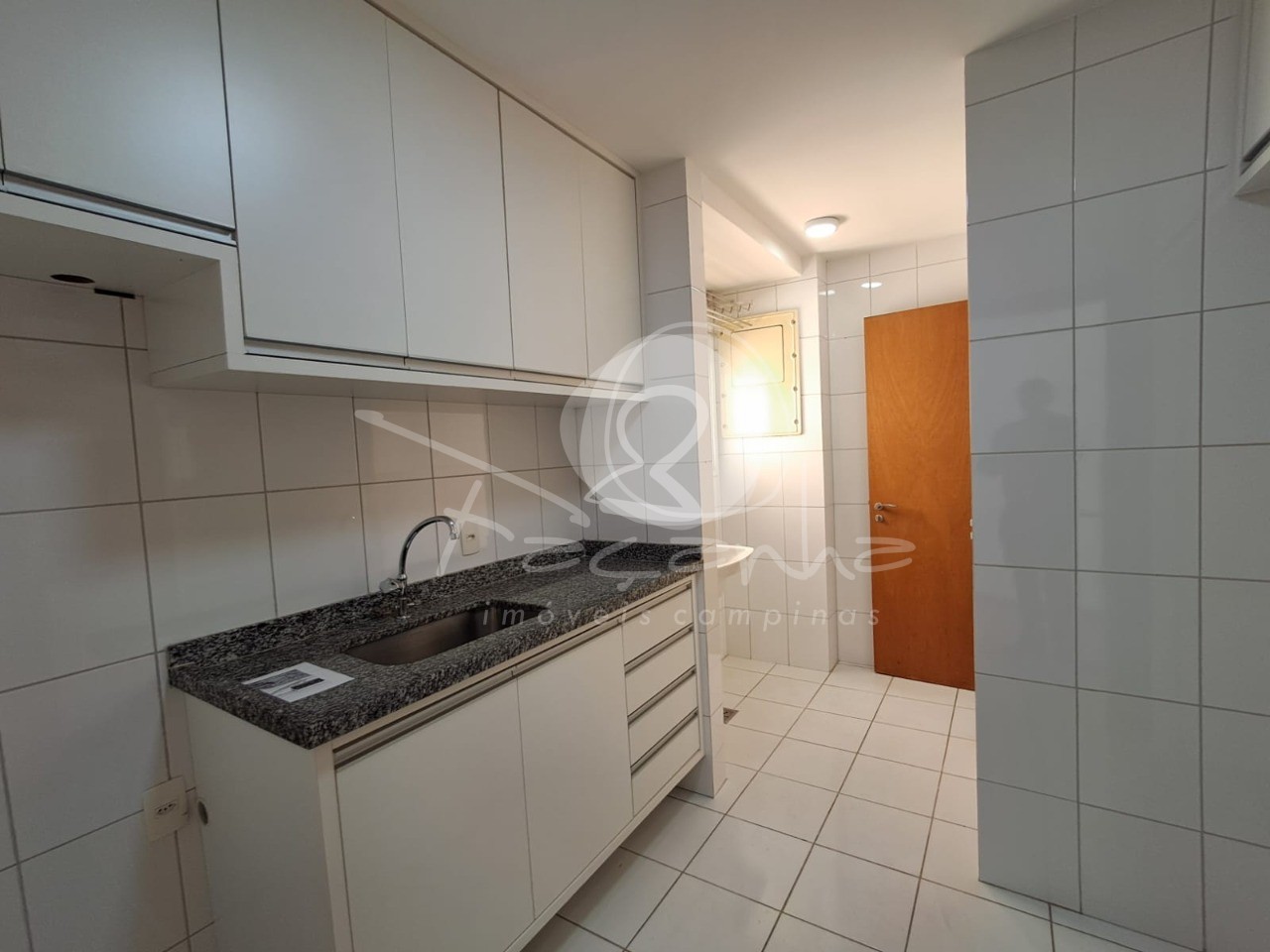 Apartamento à venda com 3 quartos, 81m² - Foto 2