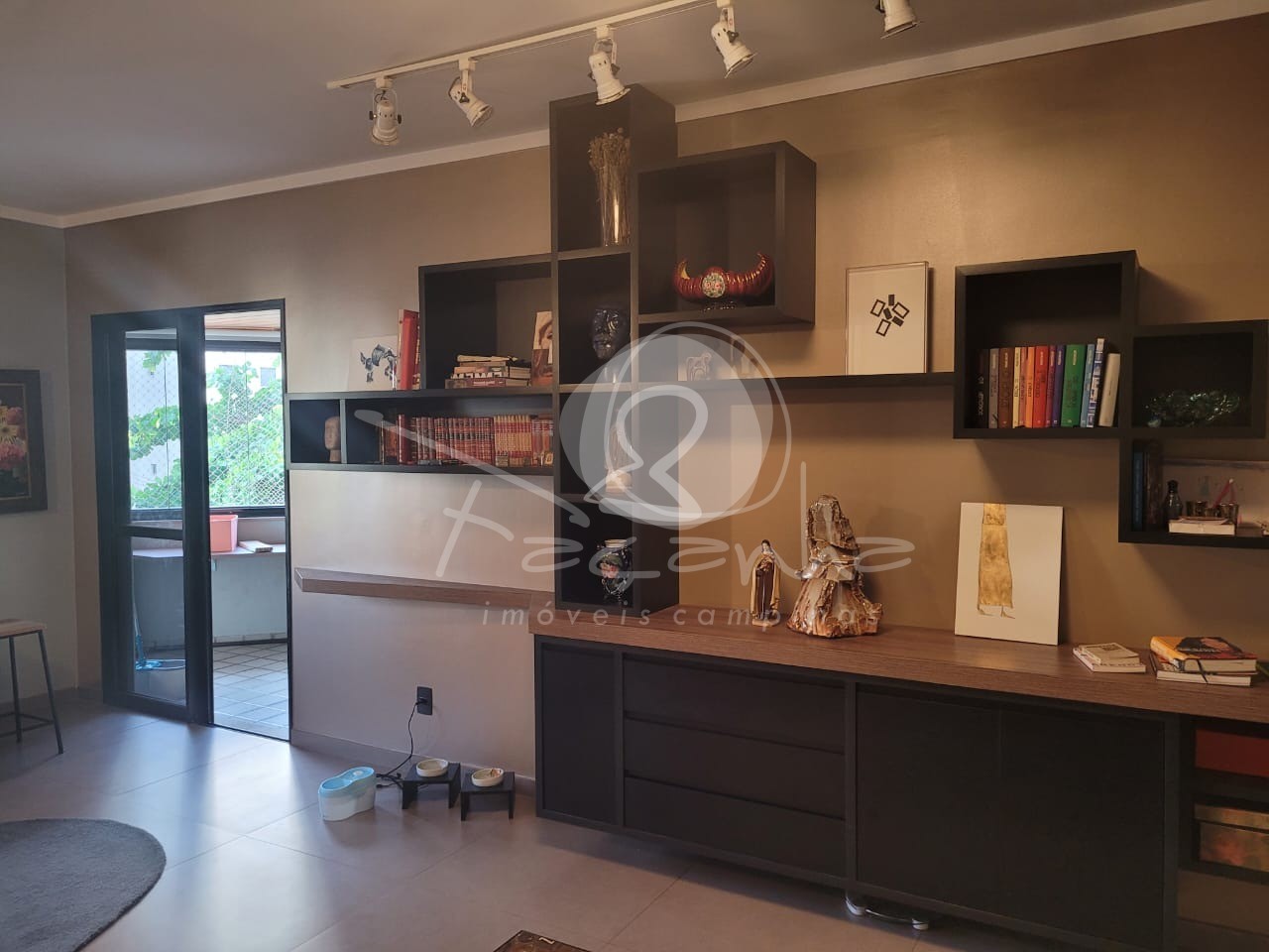 Apartamento à venda com 3 quartos, 168m² - Foto 2