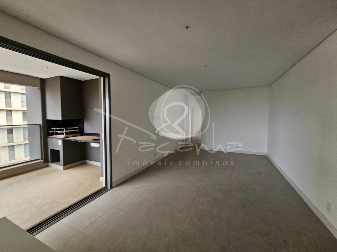 Apartamento à venda com 3 quartos, 125m² - Foto 1