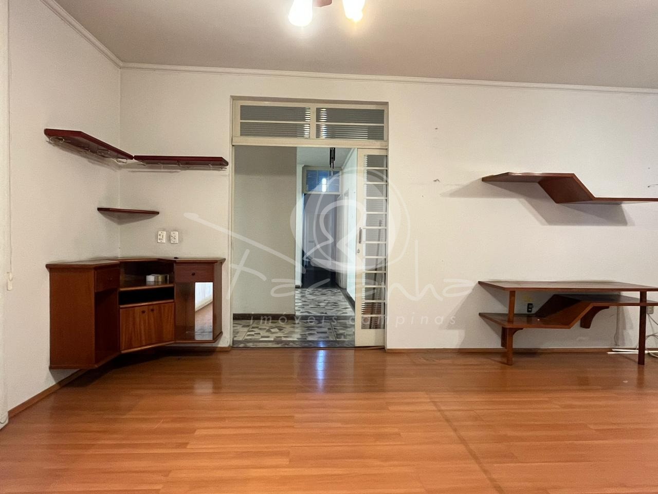 Casa à venda e aluguel com 5 quartos, 300m² - Foto 2