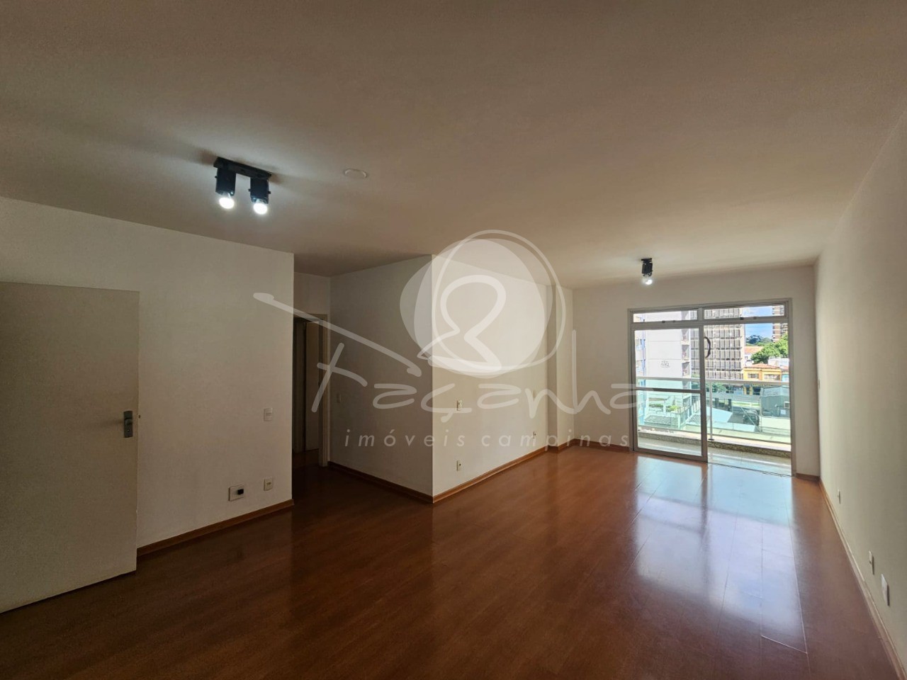 Apartamento à venda com 3 quartos, 119m² - Foto 1