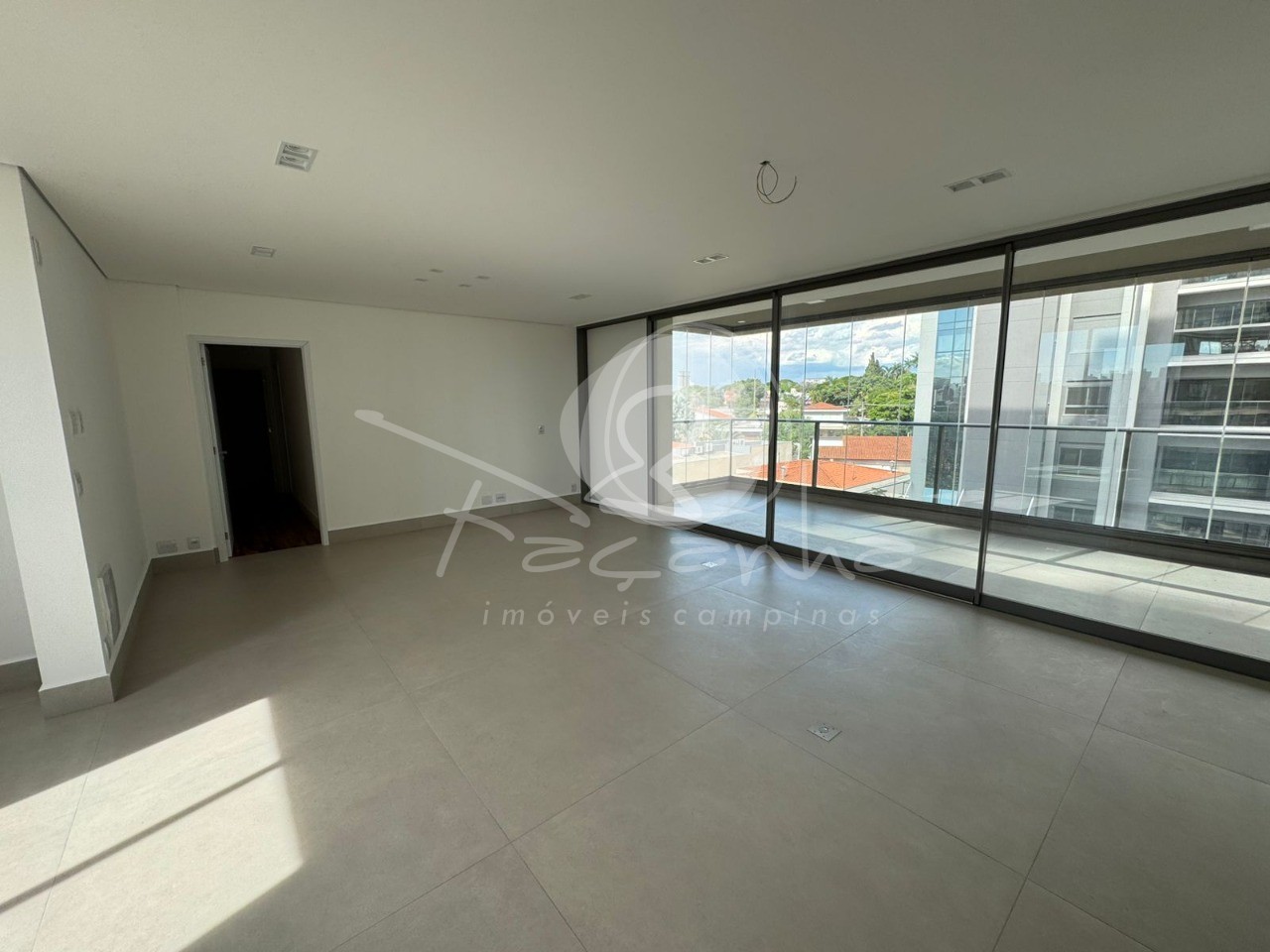 Apartamento para alugar com 3 quartos, 175m² - Foto 1